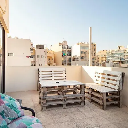 2 Bedroom Penthouse With Sea Views Sliema