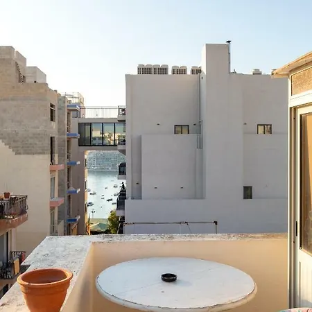 2 Bedroom Penthouse With Sea Views Apartament *