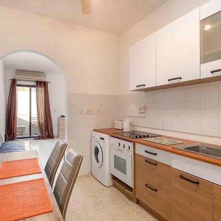 2 Bedroom Penthouse With Sea Views Appartamento *